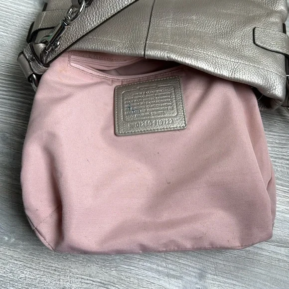 Coach metallic champagne silver pebbled leather chain duffle convertible handbag - Picture 12 of 13